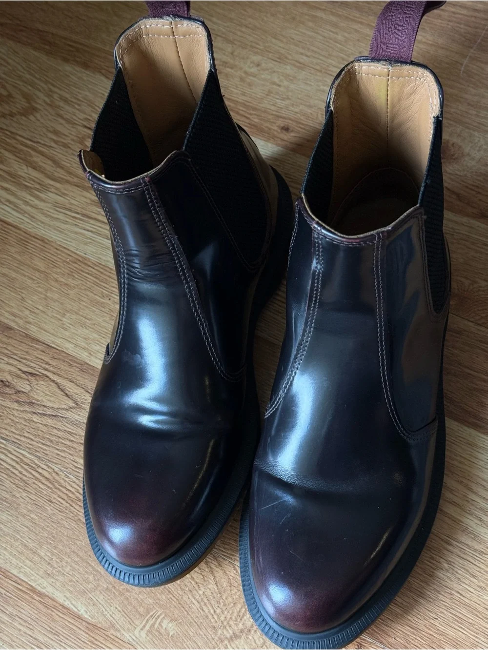 dr. marten Chelsea Boots in Black/ Burgundy 7